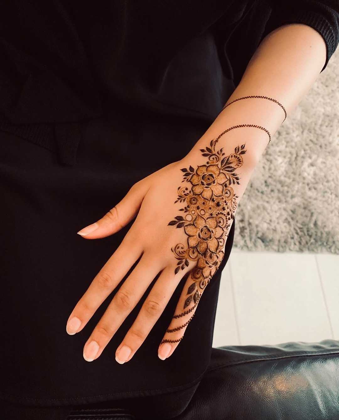 Single hand Arabic Mehndi Designs