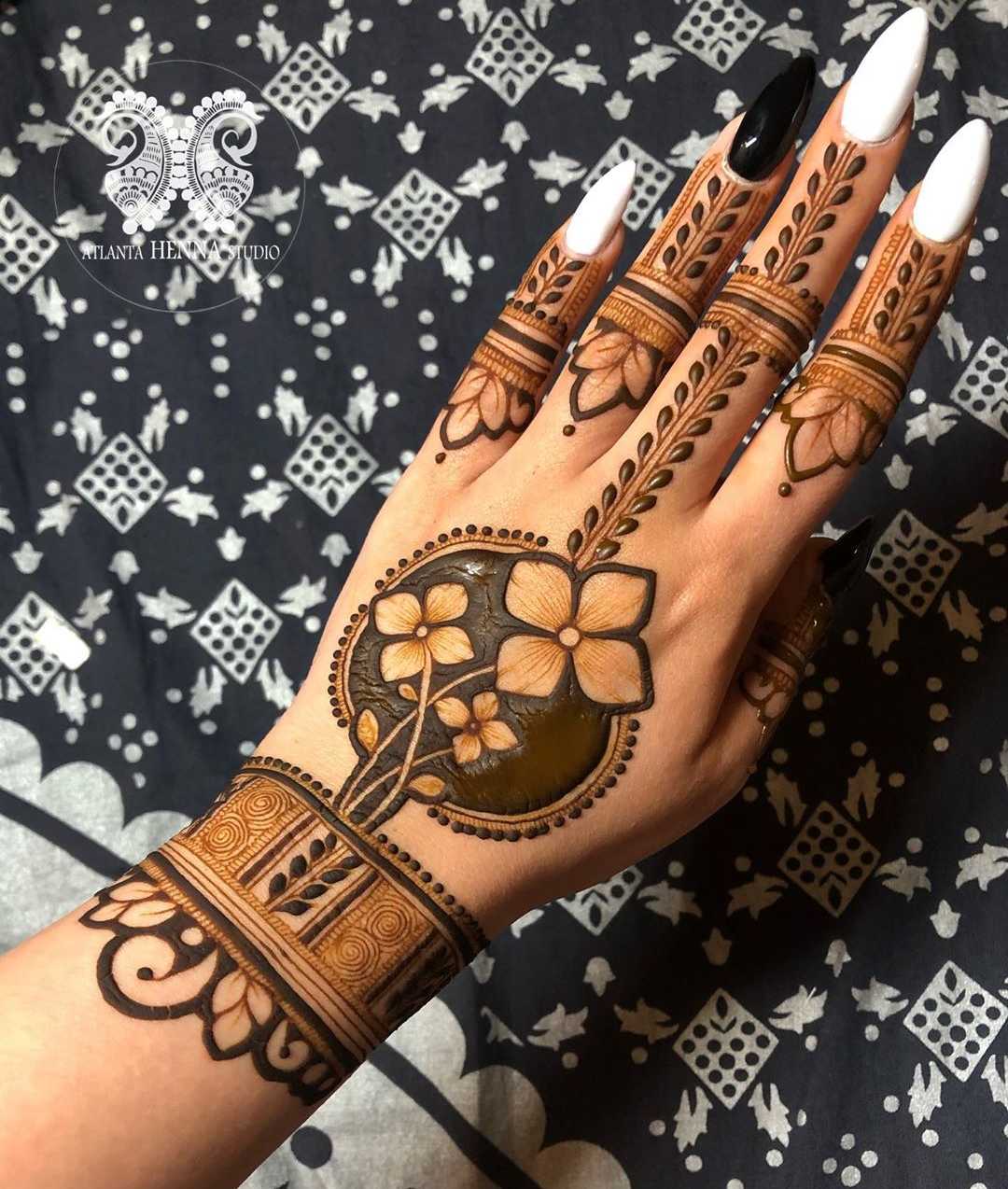 Front Hand Arabic Mehndi Design Image