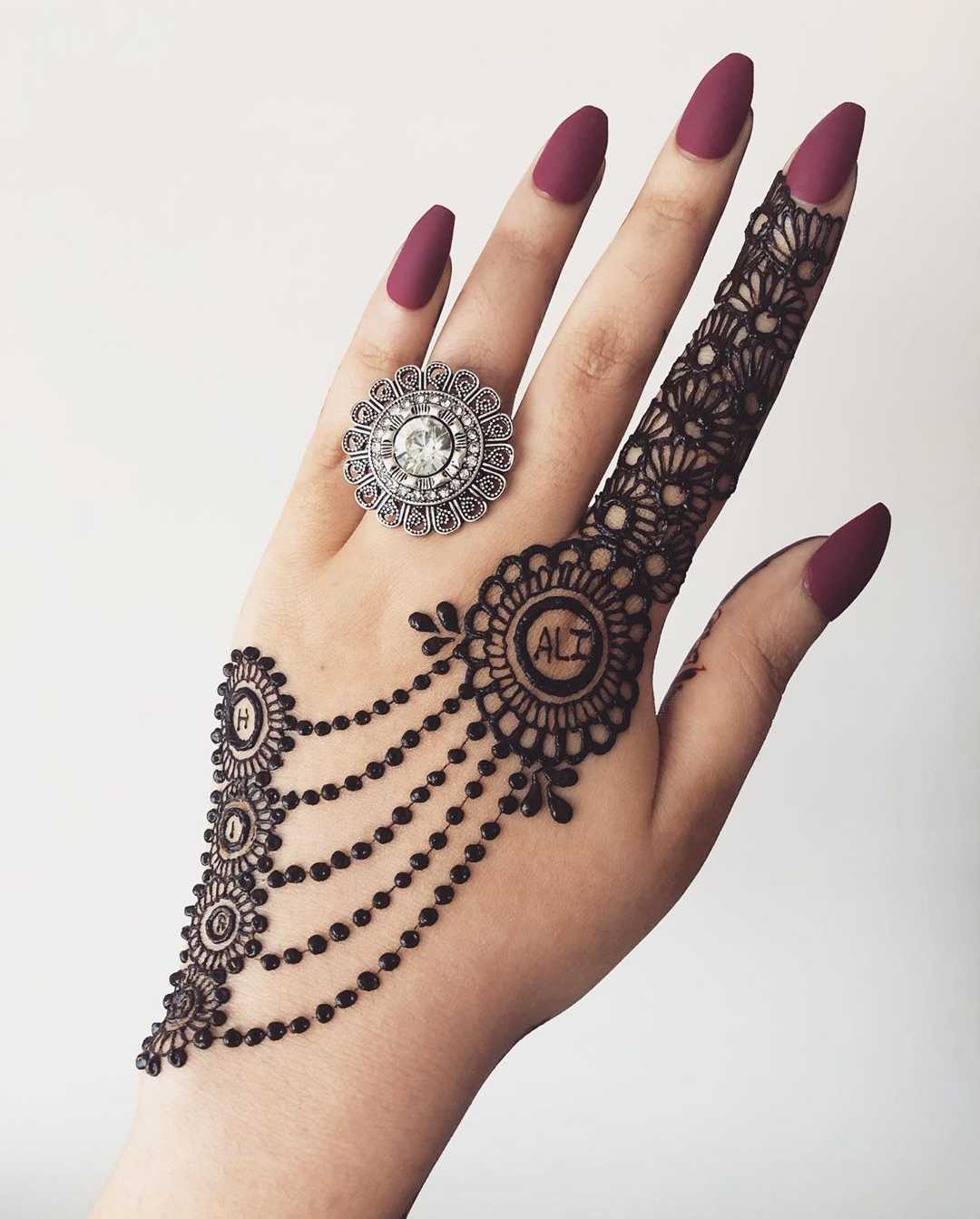 Arabic Mehndi Designs With Nail Paint