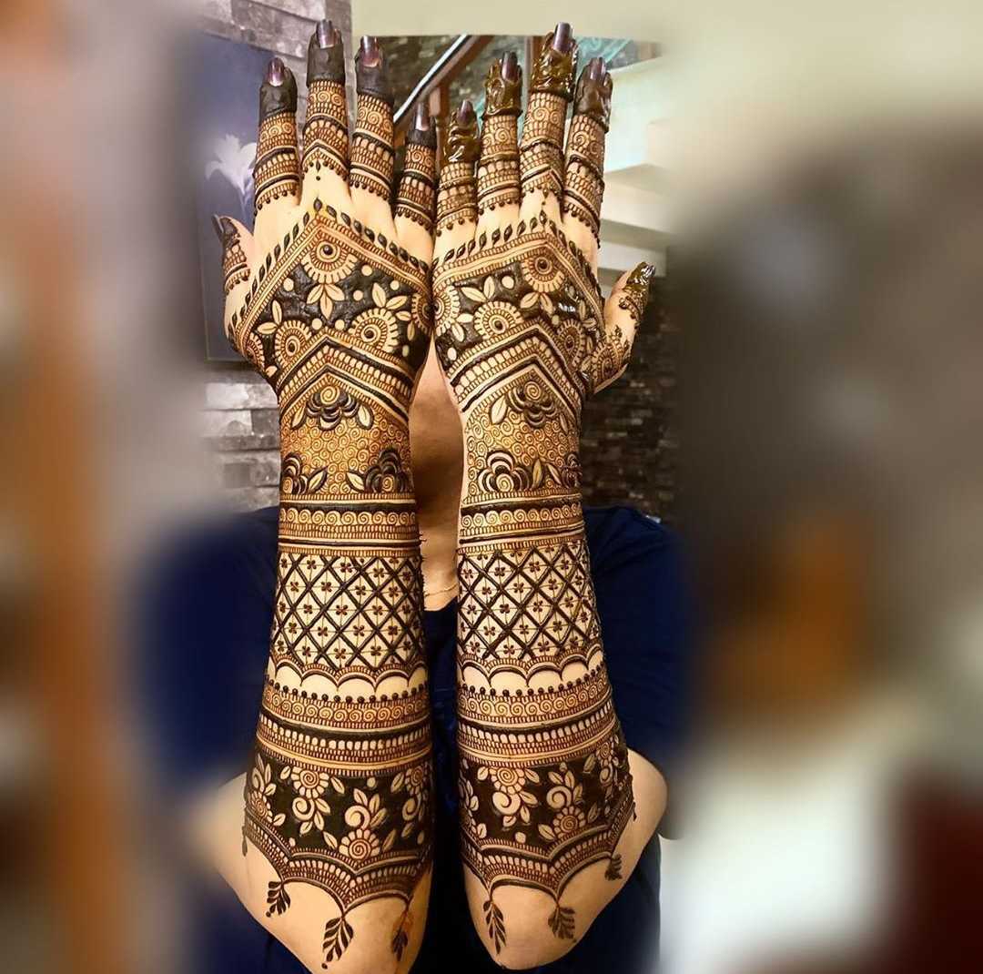 Back Hand Bridal Mehndi Design Image 