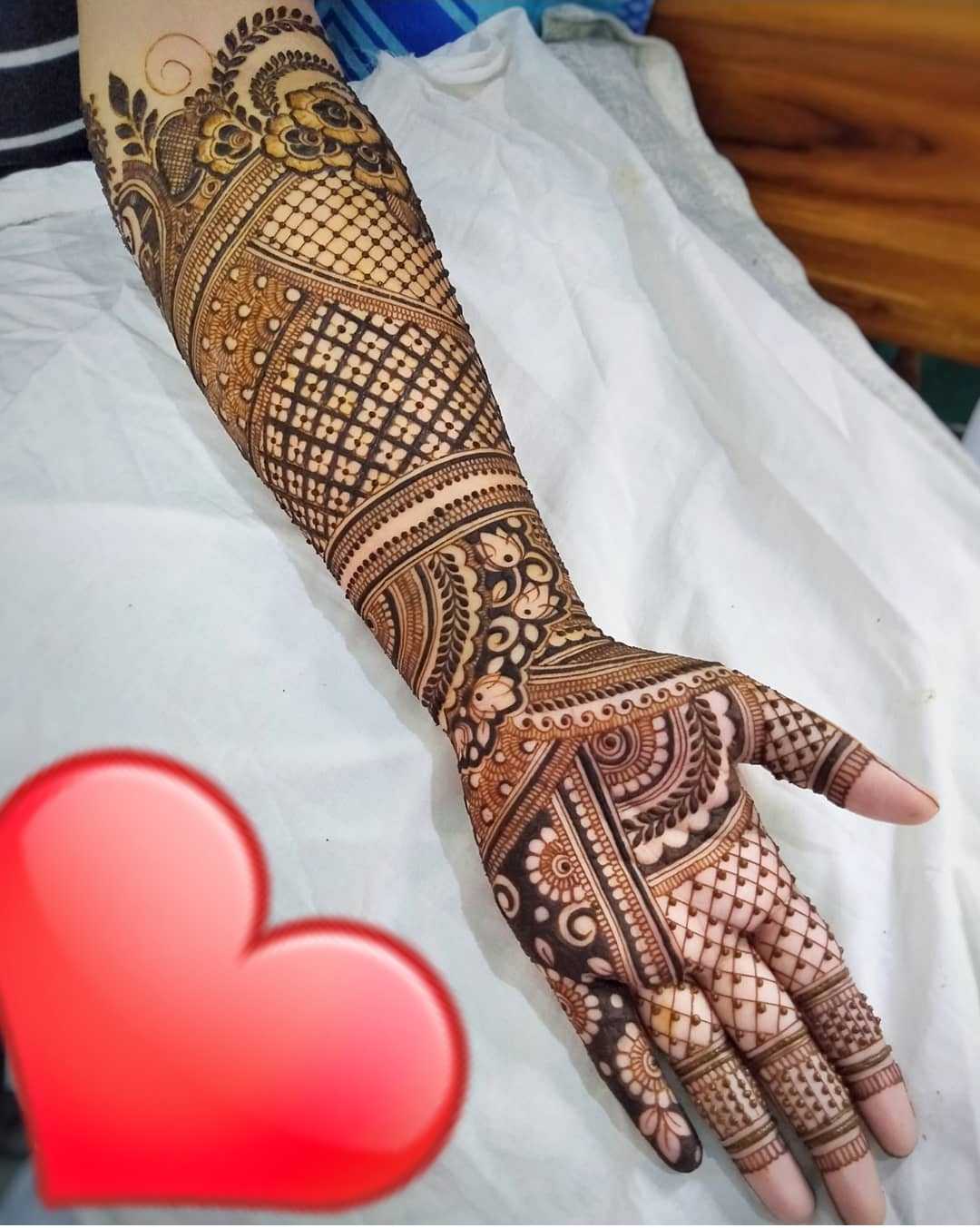 Left Hand front Bridal Mehndi Design Image 