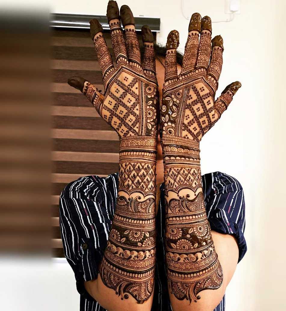 Front hand Bridal Mehndi Design