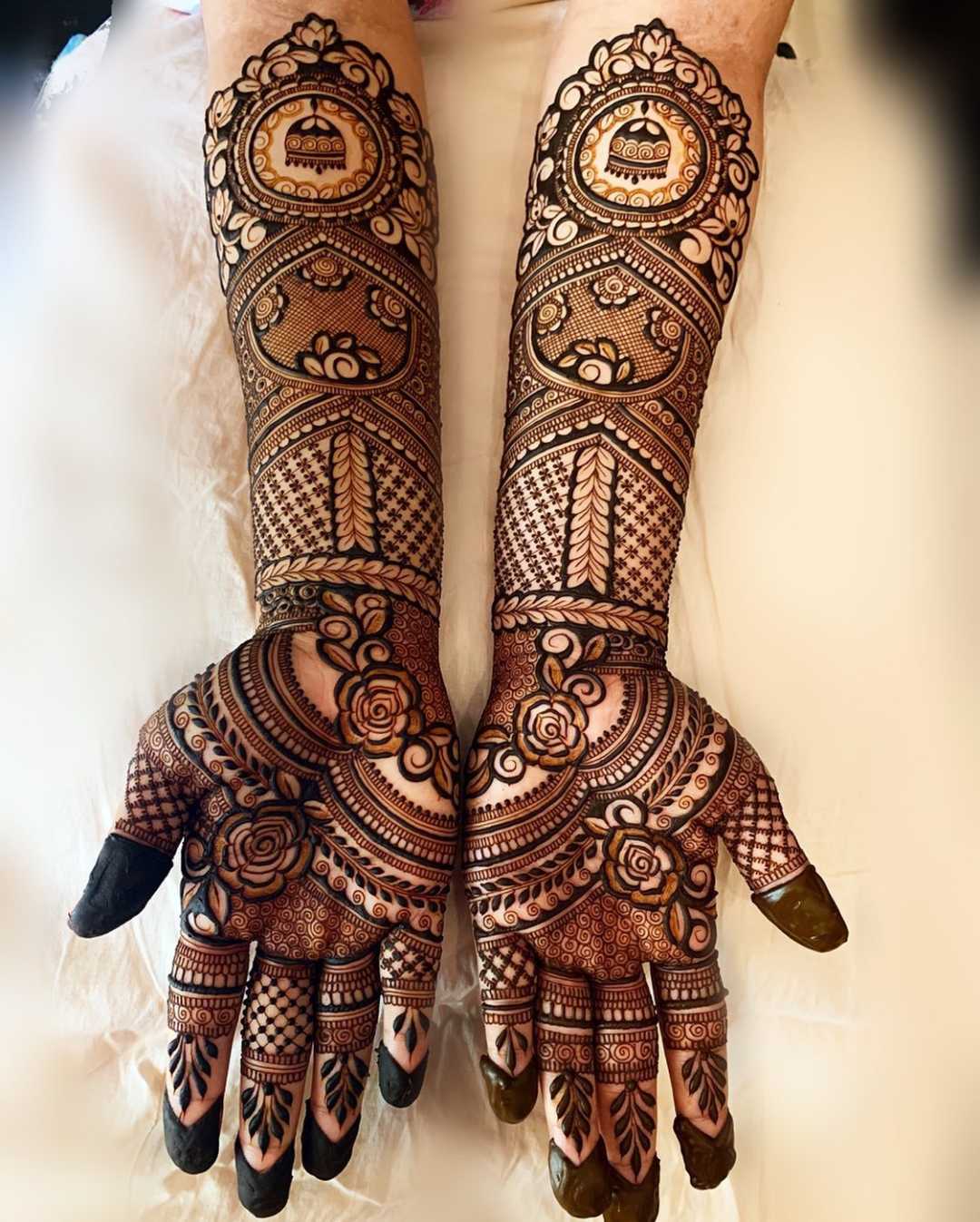 Trending Bridal Mehndi Design